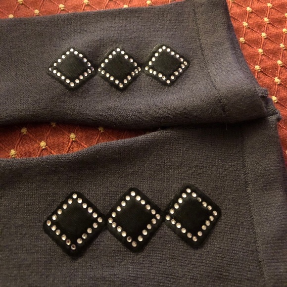 One pair of hand warmers - Picture 2 of 3